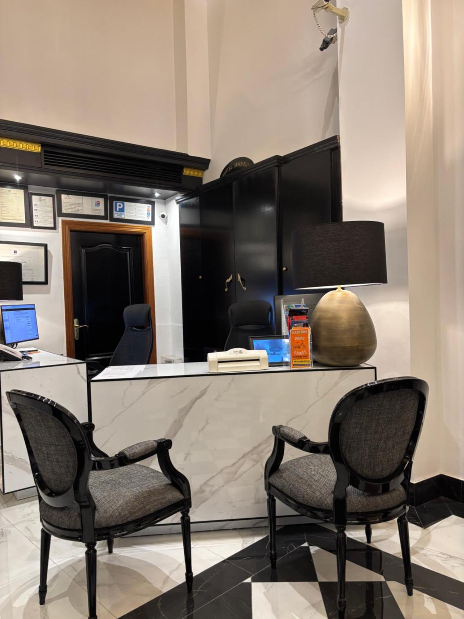Adriano Boutique Sevilla Екстериор снимка